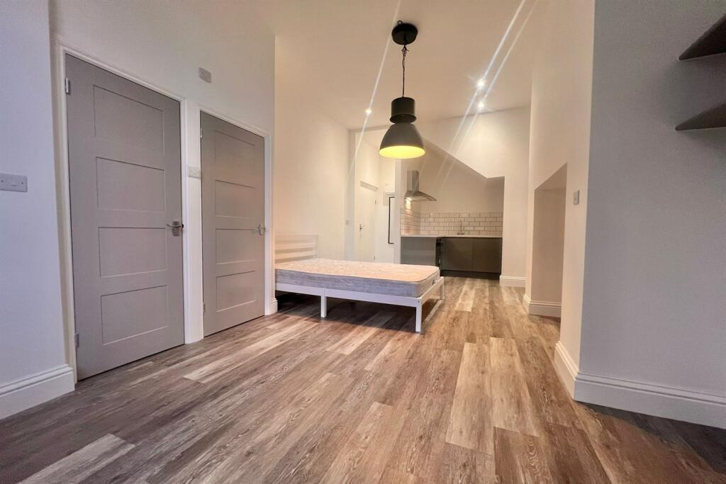 ezgif.com-webp-to-jpg-converter-2025-01-18T184501.885