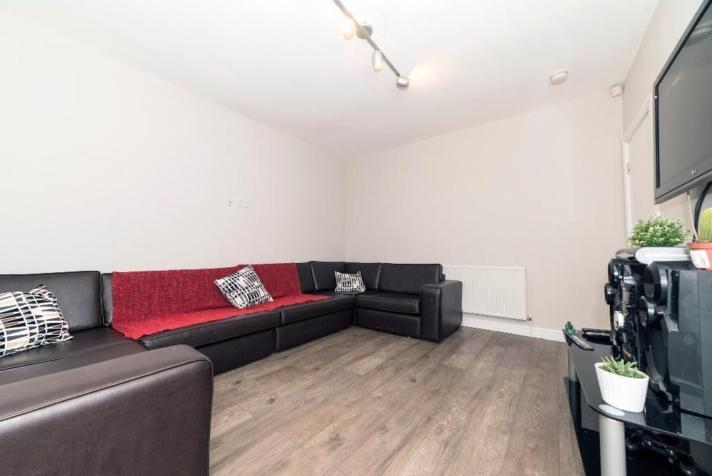 93769_28WALDAVENUE_IMG_04_0000-ezgif.com-webp-to-jpg-converter