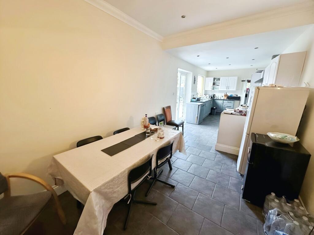 ezgif.com-webp-to-jpg-converter-2025-02-01T193117.318