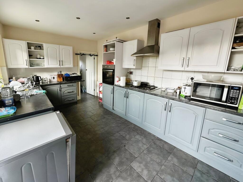 ezgif.com-webp-to-jpg-converter-2025-02-01T193129.700